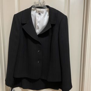 Tahari Size 16W Pinstripe Skirt Suit